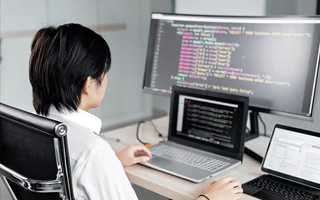 永春 ,php声明和调用变量的符号是什么？